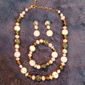 🛍 Closet clear out 🛍  Beautiful 3 pc set